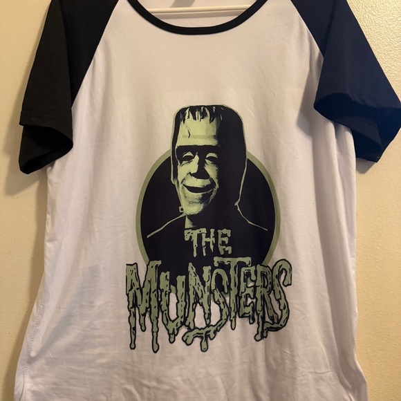 The Munsters Graphic Tee NWOT Size 3x - Picture 1 of 4